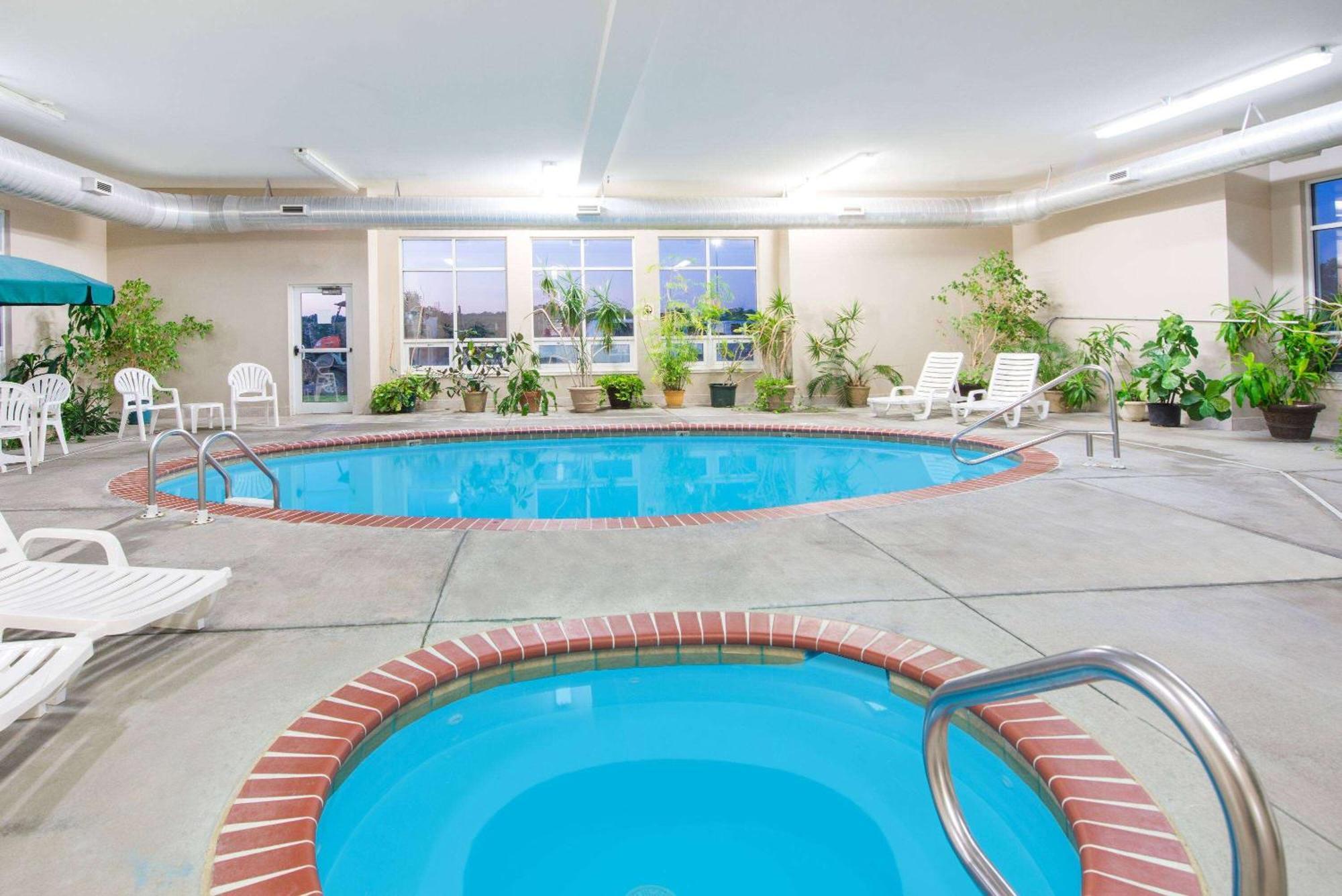 Super 8 By Wyndham Iola Ks Hotel Kültér fotó