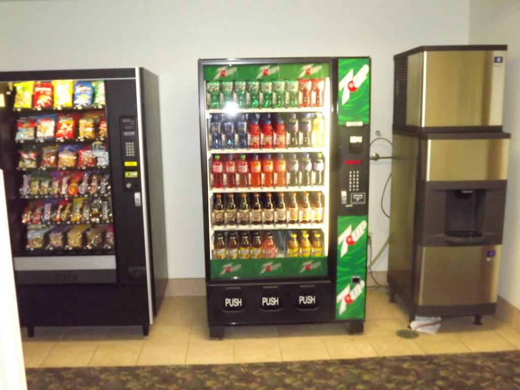 Super 8 By Wyndham Iola Ks Hotel Kültér fotó